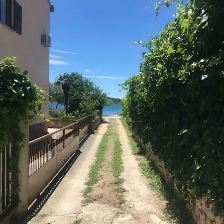 Mila Appartement Srima